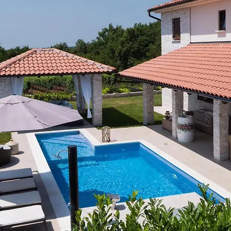 Holiday home Theo Visnjan