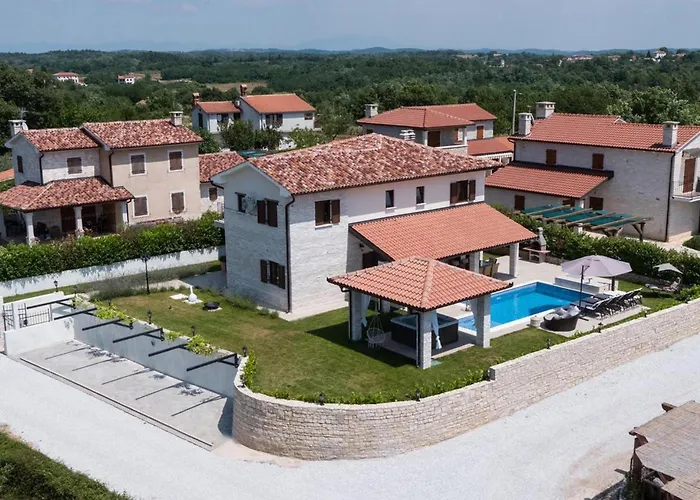 Holiday home Theo Visnjan